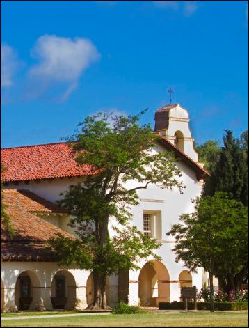 Photo of the california mission San Juan Bautista.